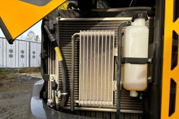 2021 - Volvo EC60E avec Tiltrotateur et Accessoires – Image 12