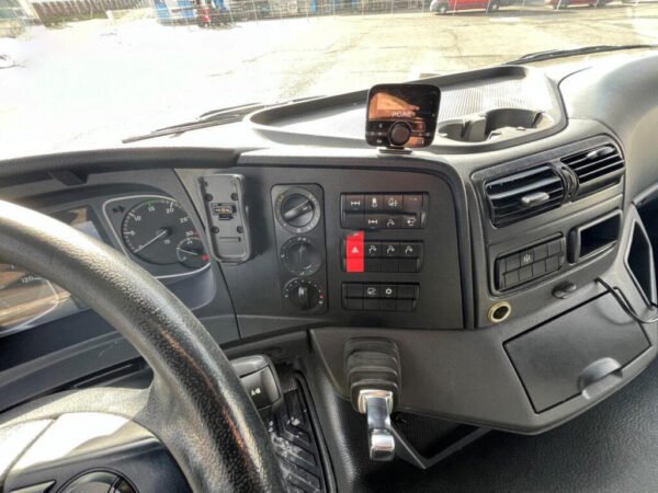 Camion Mercedes Atego 1527 (2015) + Grue HMF 1120-K5 – Image 3