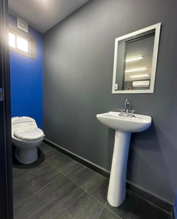 Conteneur 20 Pieds avec Porte, Fenêtre et Salle de Bain – Image 7