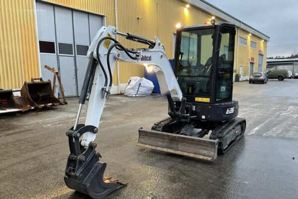 Mini-pelle Bobcat E26 (2023) + 3 Godets