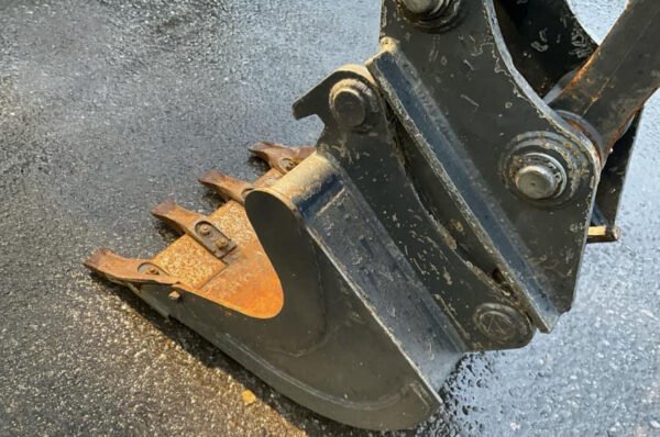 Mini-pelle Bobcat E26 (2023) + 3 Godets – Image 12