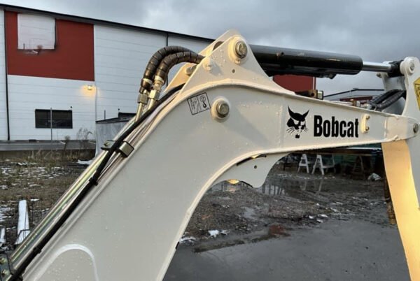 Mini-pelle Bobcat E26 (2023) + 3 Godets – Image 5