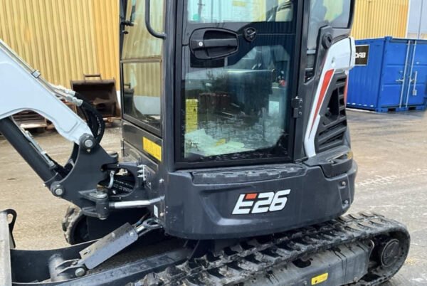 Mini-pelle Bobcat E26 (2023) + 3 Godets – Image 7