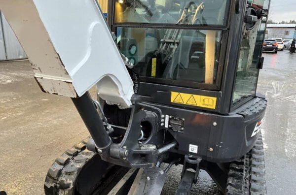 Mini-pelle Bobcat E26 (2023) + 3 Godets – Image 9