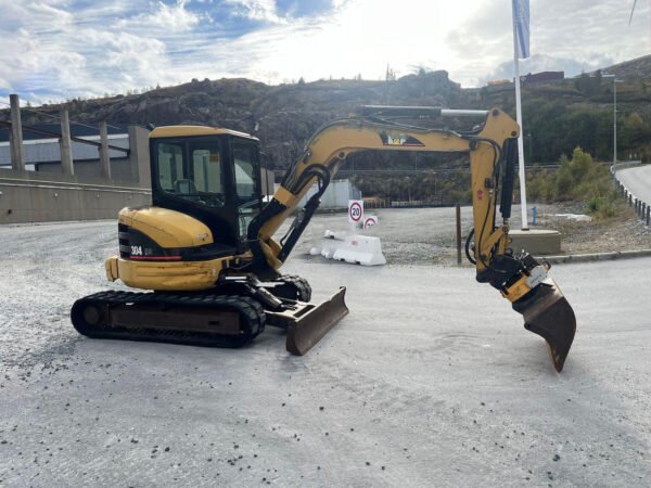 Mini-pelle Caterpillar 304 CR (2003) + Rototilt + 3 Godets