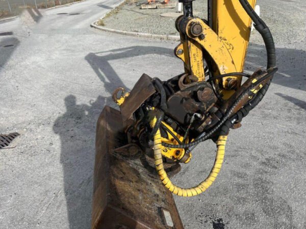 Mini-pelle Caterpillar 304 CR (2003) + Rototilt + 3 Godets – Image 5