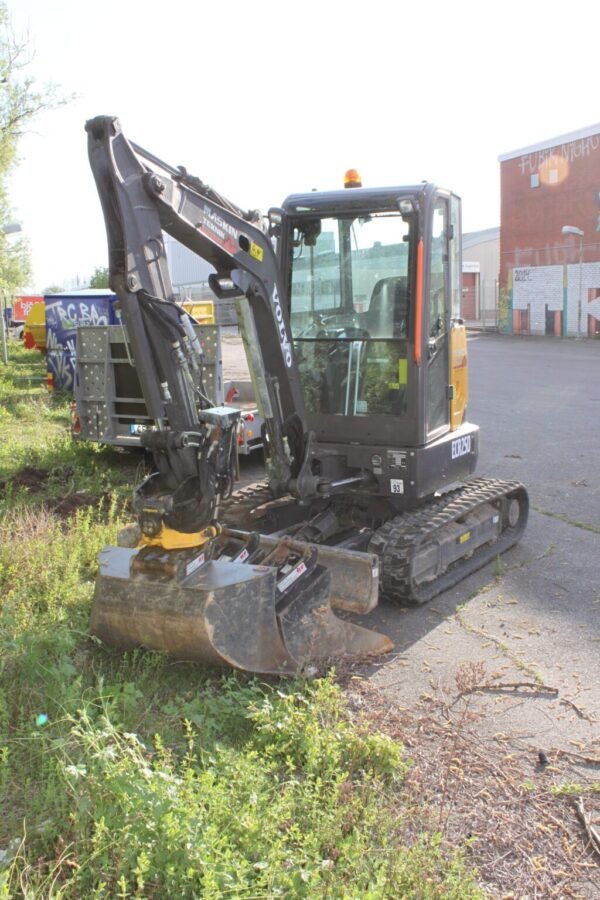 Mini pelle Volvo ECR25D 2020 - Tiltrotateur Engcon - Remorque - 3 Godets – Image 4