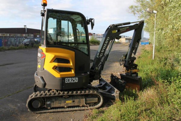 Mini pelle Volvo ECR25D 2020 - Tiltrotateur Engcon - Remorque - 3 Godets – Image 7