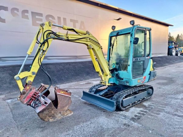 Mini-pelle Yanmar B25V (2002) + 3 Godets